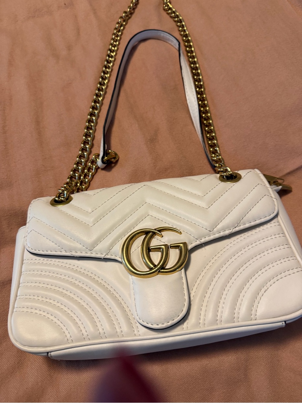 Source Unknown White Quilted Shoulder Bag with Gold Chain and GG Accent
